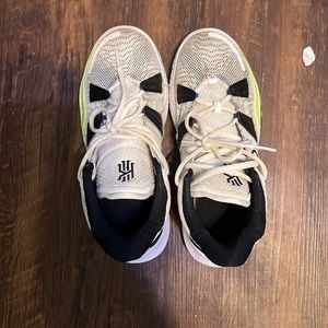 Nike Kyrie 5s
